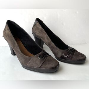 Clarks Artisan Block Leather Pumps